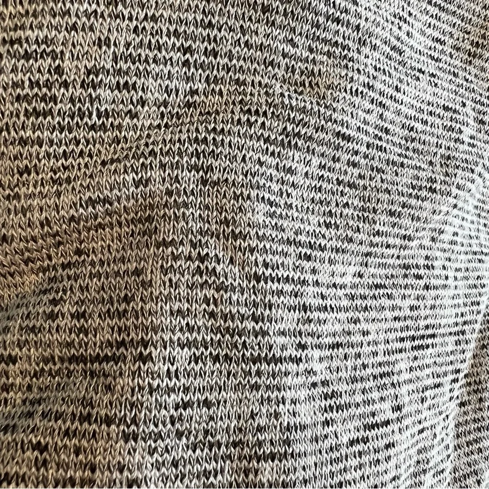 Aiden Y NWT Heather Gray Knit T-Shirt Shark-bite Hem Cap Sleeves Stretchy Comfy - Picture 9 of 11